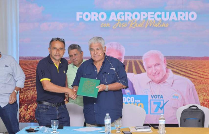 José Raúl Mulino firma acuerdo con sector agropecuario en Tierras Altas.
