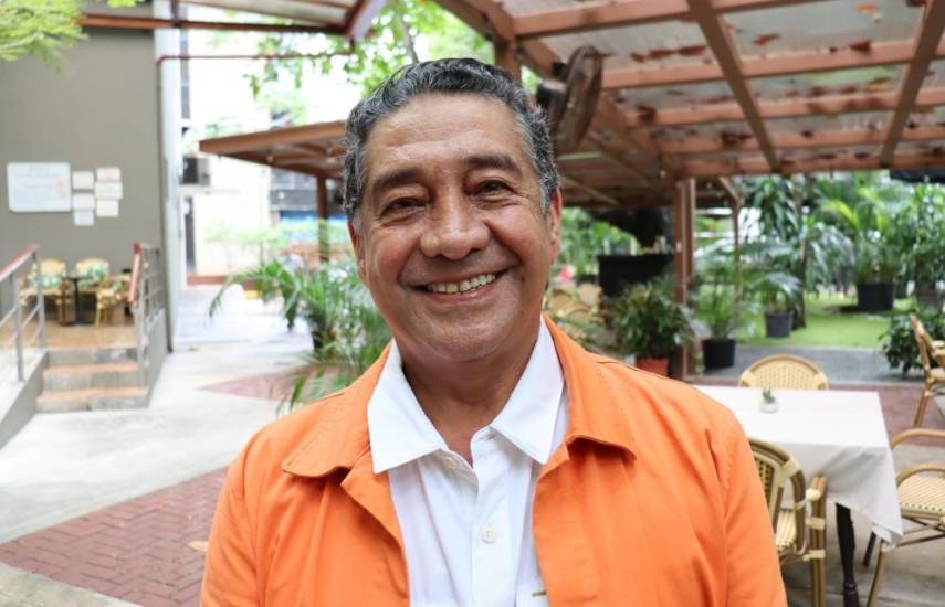 Presidenciales opinan sobre contrato minero