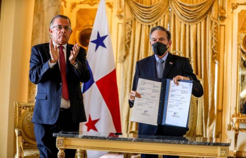 CORTESÍA | El presidente Laurentino Cortizo junto al ministro Augusto Valderrama.