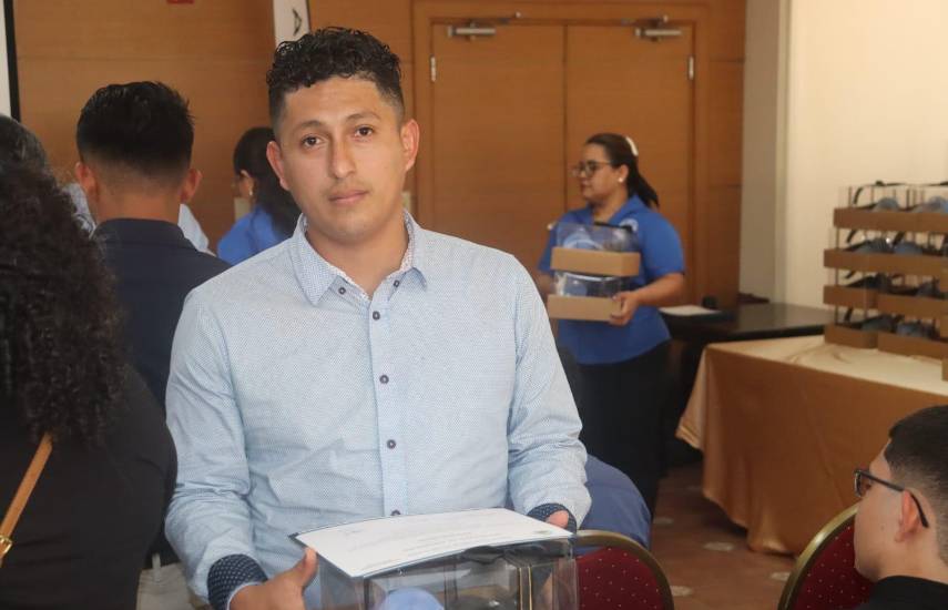 Cobre Panamá gradúa a 47 nuevos expertos en carpintería y fontanería
