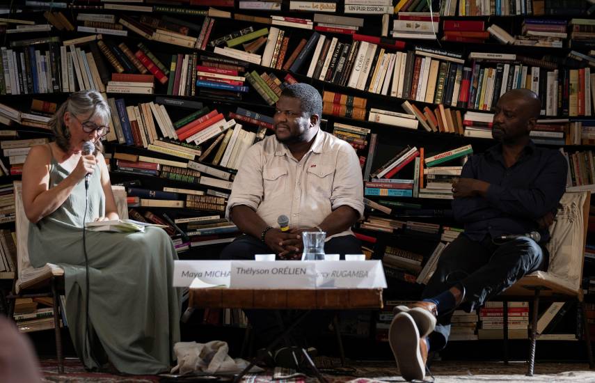 Aumentan las ventas en Francia del libro escrito supuestamente con IA