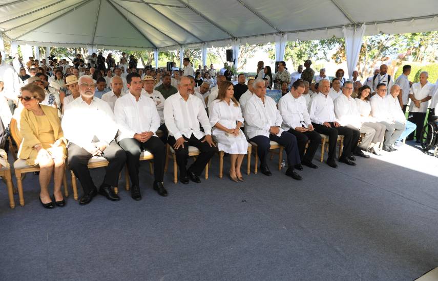 Presidente Mulino encabeza homenaje a los mártires del 9 de Enero