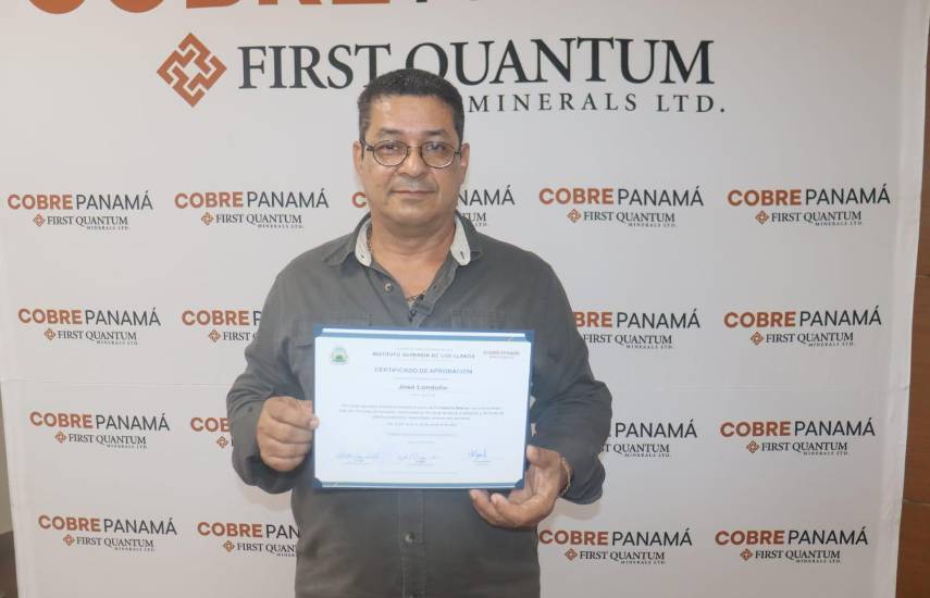 Cobre Panamá gradúa a 47 nuevos expertos en carpintería y fontanería