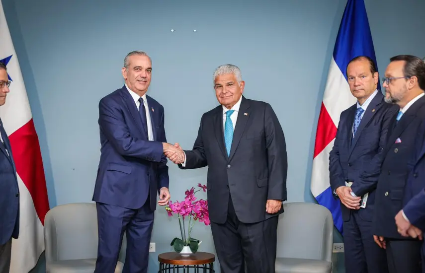 Mulino y Abinader abordan comercio, migración y relaciones bilaterales en reunión en Panamá