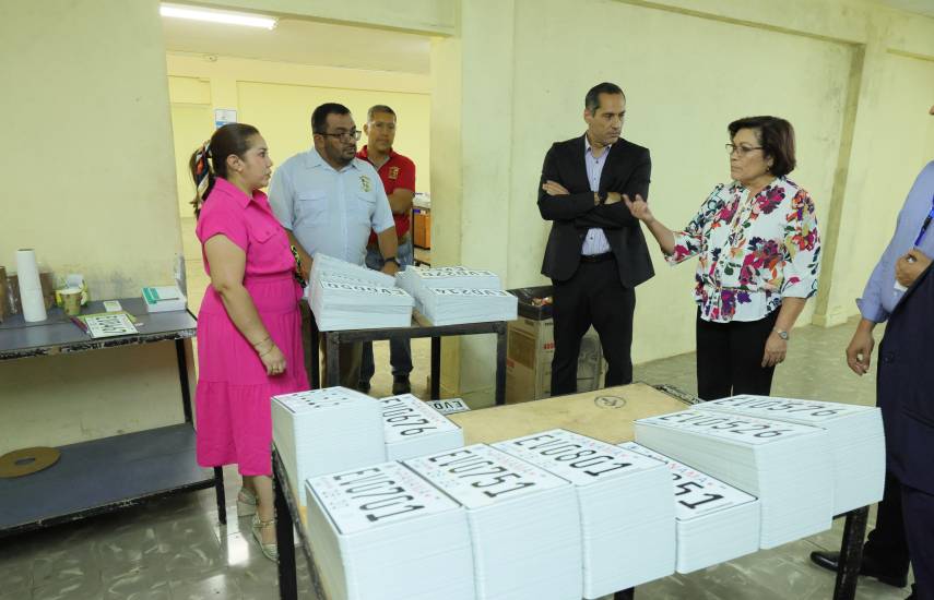 Inicia la distribución nacional de placas vehiculares 2026-2030