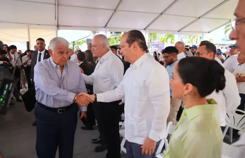 ML | El ministro de Relaciones Exteriores, Javier Martínez-Acha Vásquez, junto al presidente José Raúl Mulino.