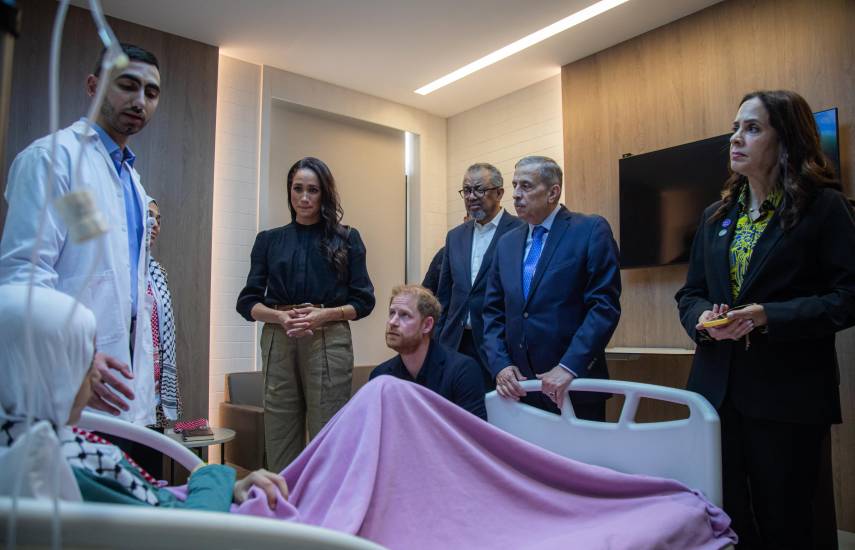 AFP | Enrique y Meghan visitan a refugiados.