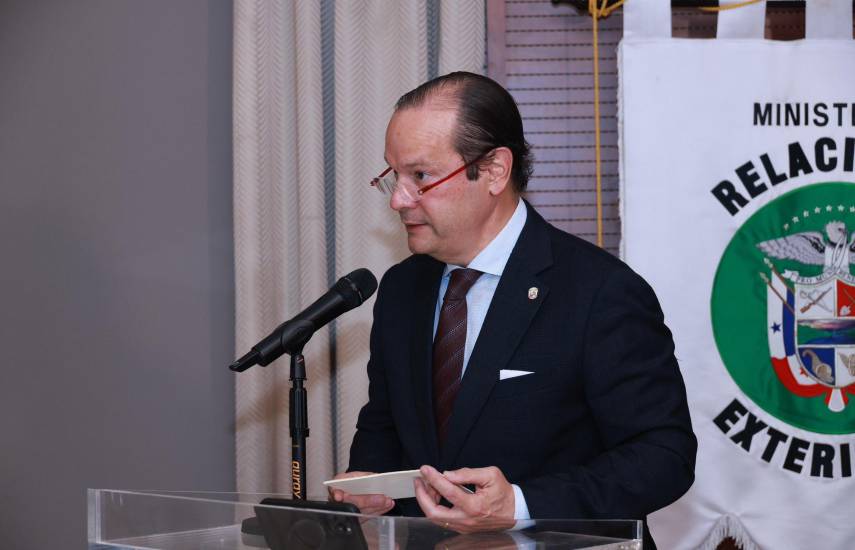 ML | Canciller Martínez-Acha.