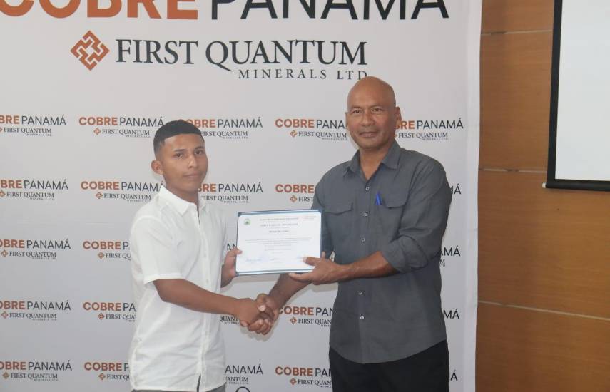 Cobre Panamá gradúa a 47 nuevos expertos en carpintería y fontanería