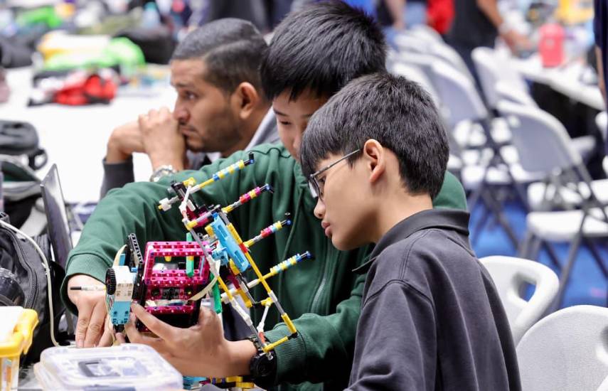 Estudiantes panameños competirán en la World Robot Olympiad con enfoque cultural