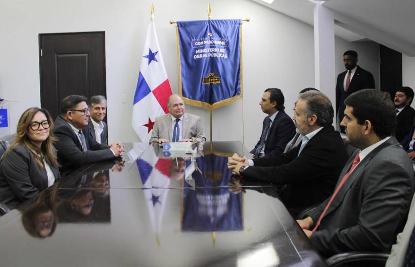 MOP firma contrato para rehabilitar la carretera Loma Campana-Santiago