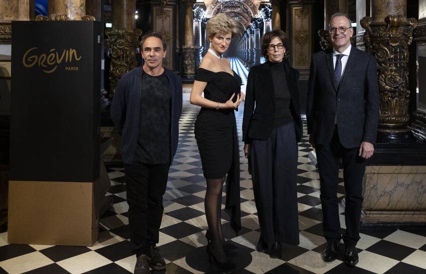 Lady Di, en el museo de cera de París con su “vestido de la venganza”
