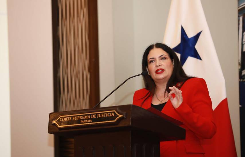 ML | María Cristina Chen Stanziola.