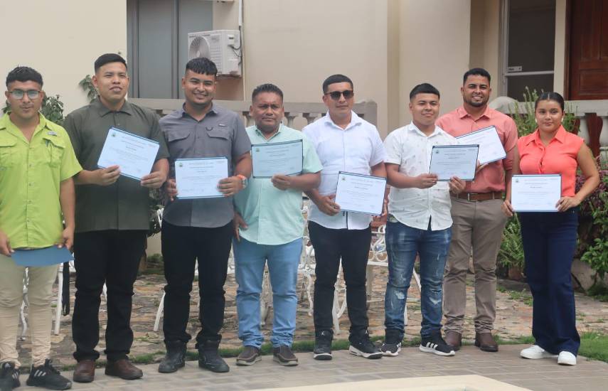 Cobre Panamá gradúa a 47 nuevos expertos en carpintería y fontanería