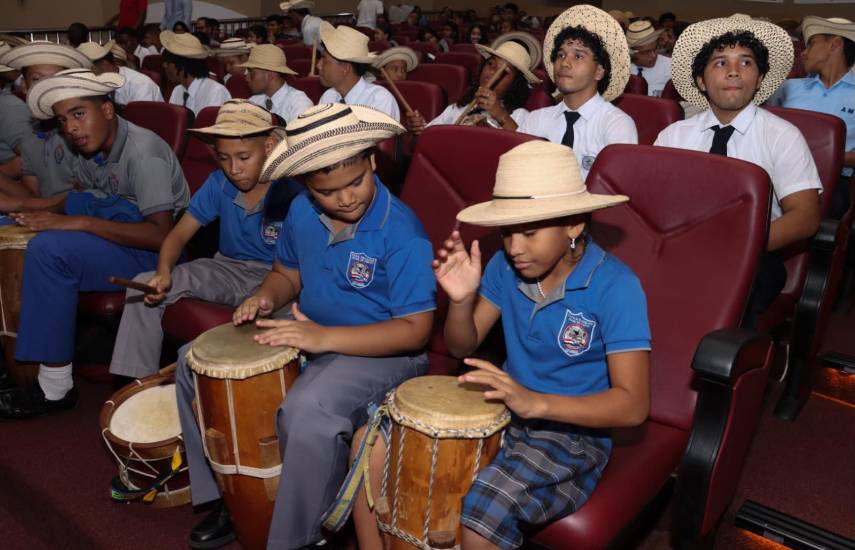 Estudiantes enaltecen la cultura panameña en Festival Nacional de Tambor Folklórico