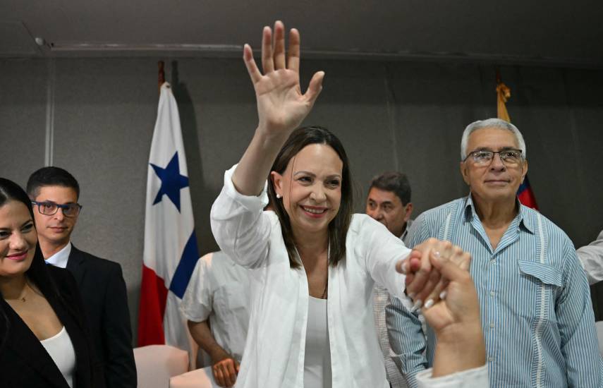 Machado en Panamá: encuentros con opositores y comunidad venezolana y confirma su candidatura a unas próximas elecciones