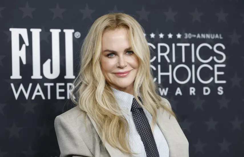 La corbata, el accesorio masculino que se cuela en la moda femenina