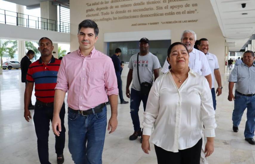Gordón oficializa a Richard Morales como su compañero de fórmula