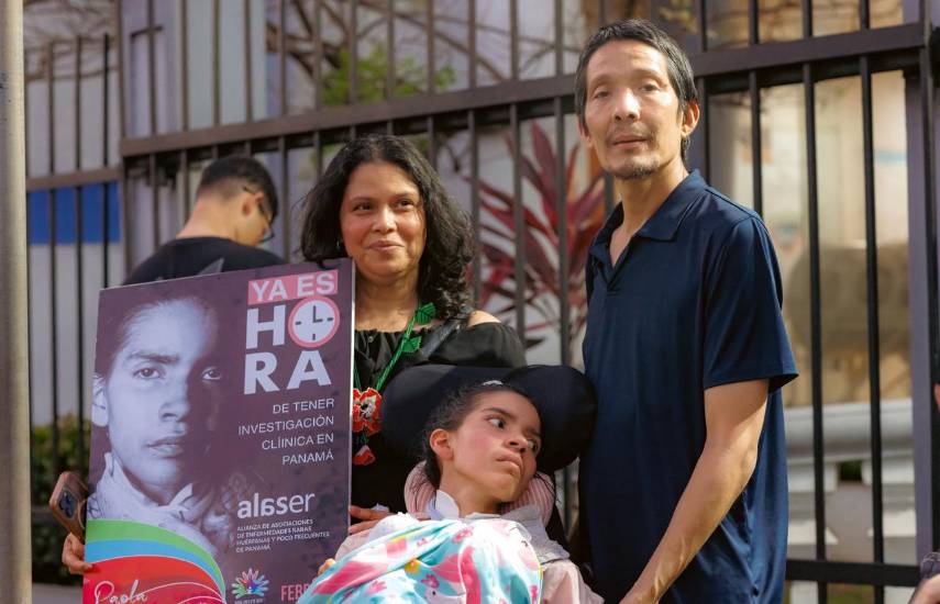 Realizan la vigilia “YA ES HORA” por los pacientes con enfermedades raras en Panamá