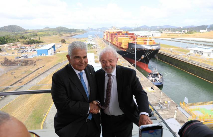 Presidentes visitan las esclusas de Cocolí del Canal de Panamá