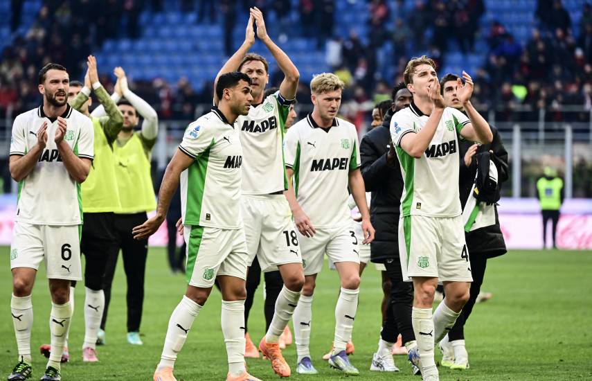 El Milan es líder tras la derrota del Nápoles y a la espera del Inter