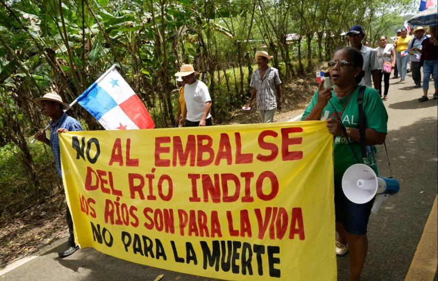 Campesinos de Río Indio demandarán decreto que prohíbe nuevas inhumaciones