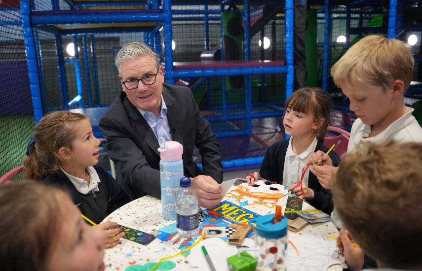 Médicos británicos comparan peligros de redes sociales en los jóvenes con los del tabaquismo