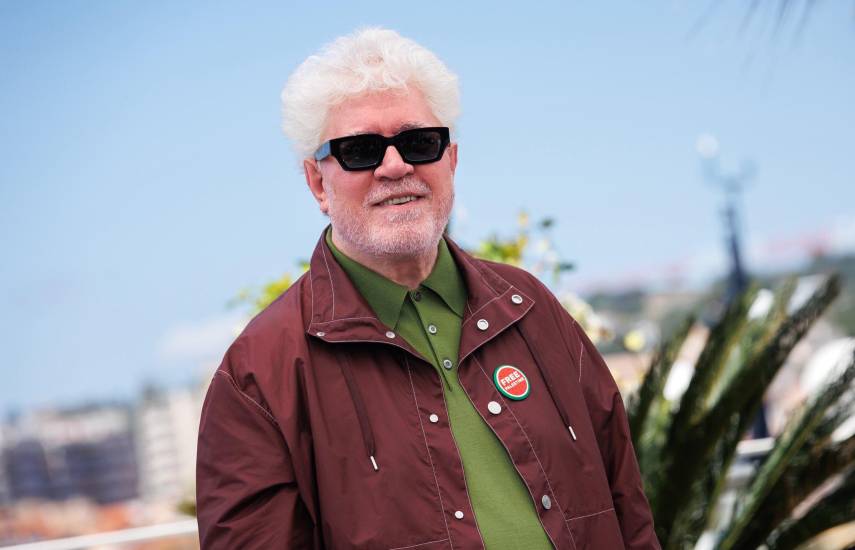 Almodóvar visita el campamento de protesta contra la crisis de la vivienda en España