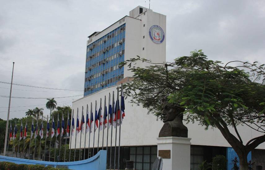 Balbina Herrera reconoce fractura interna del PRD