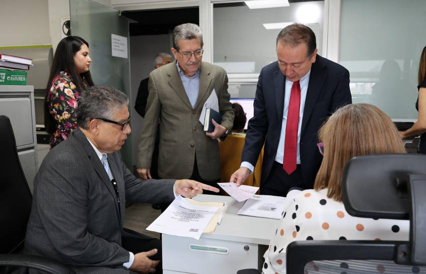 Son 35 los aspirantes a Defensor del Pueblo