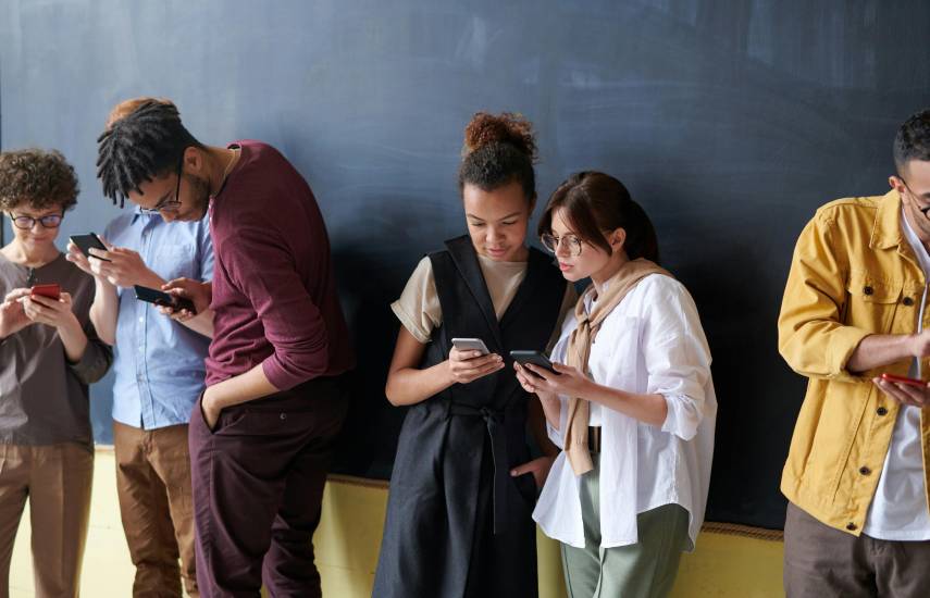 Las redes sociales dañan la salud de los adolescentes, alerta regulador sanitario francés