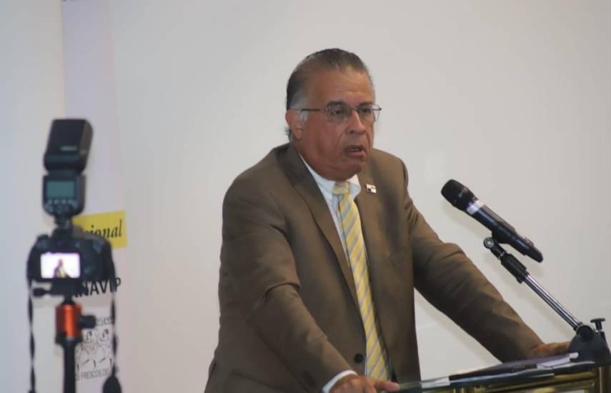 Ministro Valderrama advierte sobre peligros TLC para el sectores agropecuarios