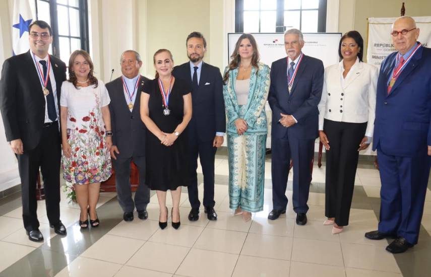 Reconocen a ilustres panameños con la Medalla al Mérito General Victoriano Lorenzo