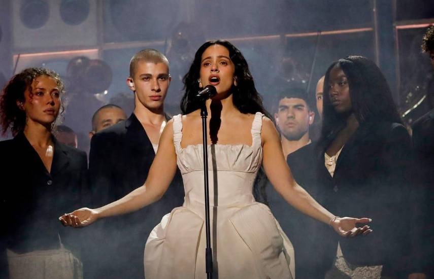 Rosalía lanza su gira internacional de “Lux” en Francia