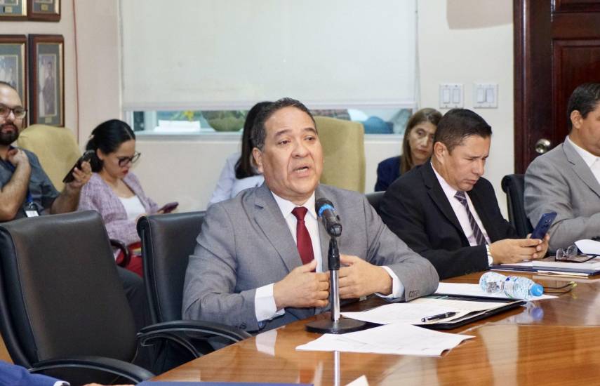 Comisión de Credenciales de la Asamblea aprueba a Isidro Carbonell como director de la Lotería