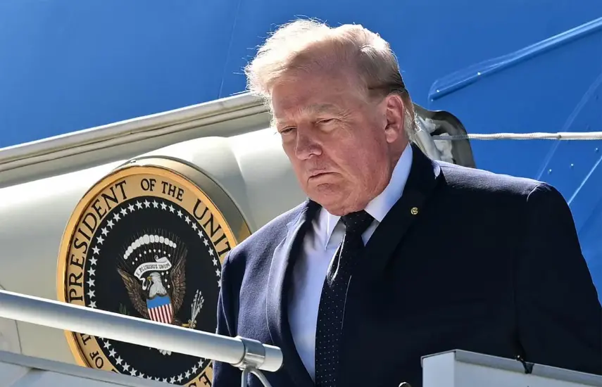 Trump amenaza con un arancel del 100% a los vinos franceses por el impuesto digital