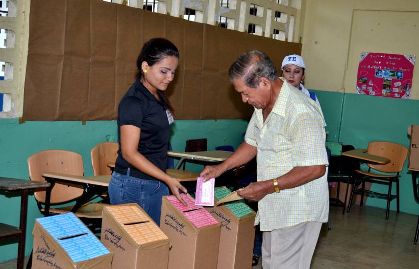 Cinco organizaciones buscan firmas para convertirse en partidos políticos