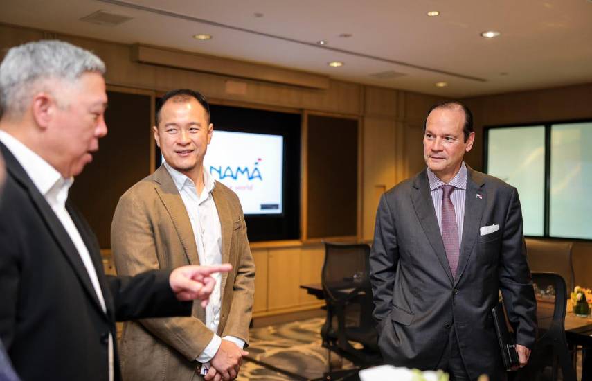 Canciller panameño promueve inversiones con empresarios en Singapur