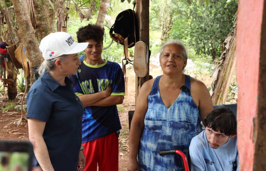 Colchones, alimento, carreteras: la ayuda estatal llega tras sismo