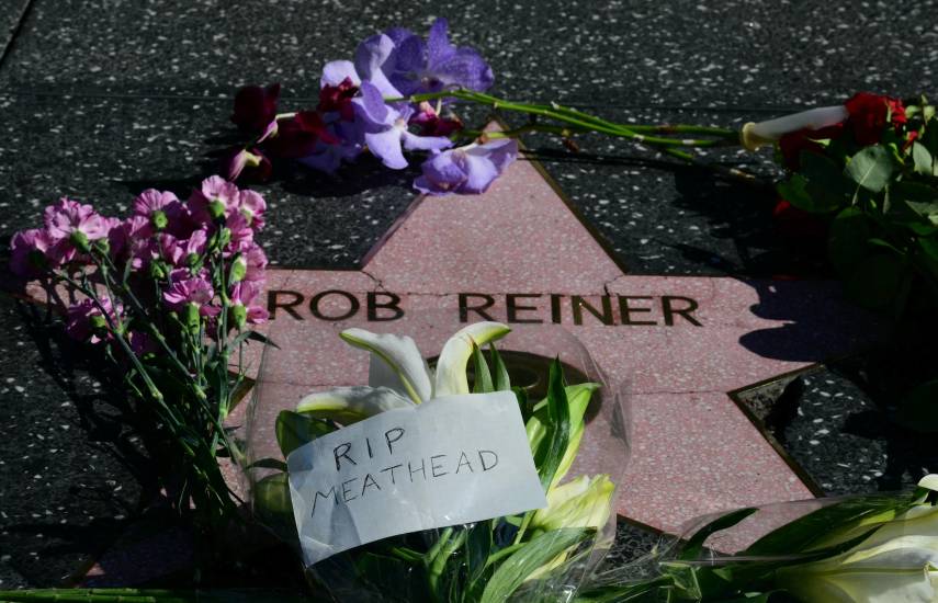 Hijo del cineasta Rob Reiner detenido bajo sospecha de matar a su padre y a su madre