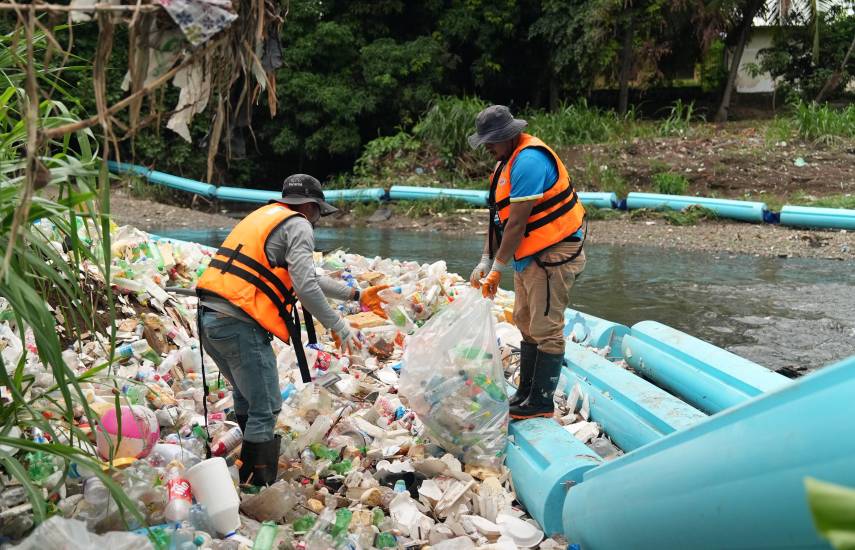 Marea Verde completa primera etapa del Proyecto Siete Cuencas con nueva barrera en río Matías Hernández