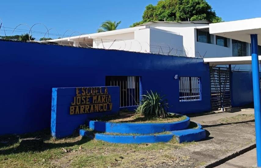 Terror estudiantil tras explosión de pirotecnia destruye baños del CEBG José María Barranco