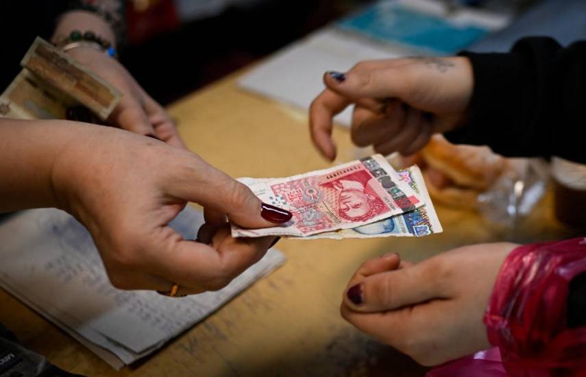 Bulgaria adopta el euro con temor a precios más altos