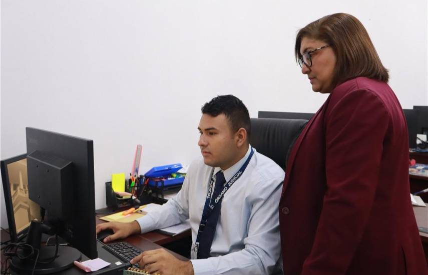 Provincias centrales retoman gradualmente sus actividades