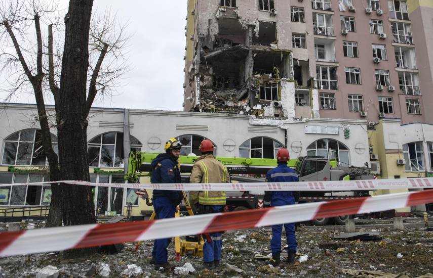 Rusia bombardea Kiev en vísperas de la reunión entre Trump y Zelenski