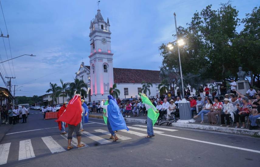 Máscaras, alfombras y danzas protagonizan el Corpus Christi