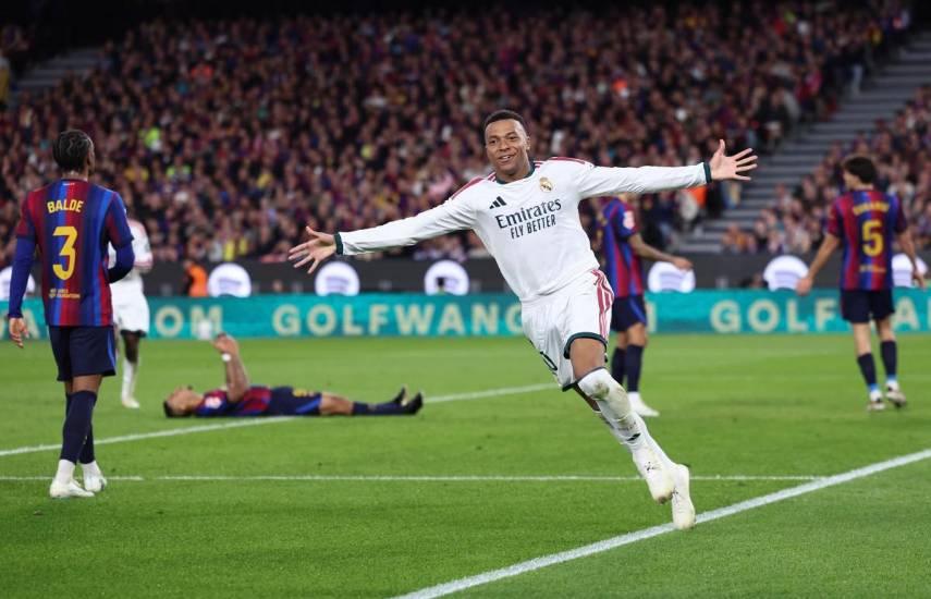 Mbappé brinda el Clásico al Real Madrid en Barcelona