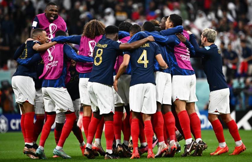 Francia supera a Inglaterra y mantiene sueño de repetir corona