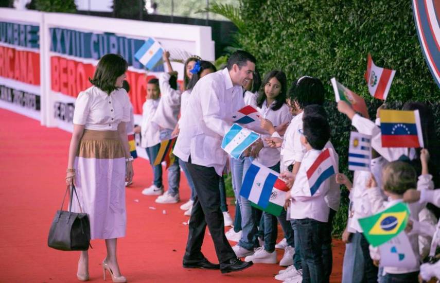 El vicepresidente José Gabriel Carrizo asiste a la Cumbre Iberoamericana en Santo Domingo