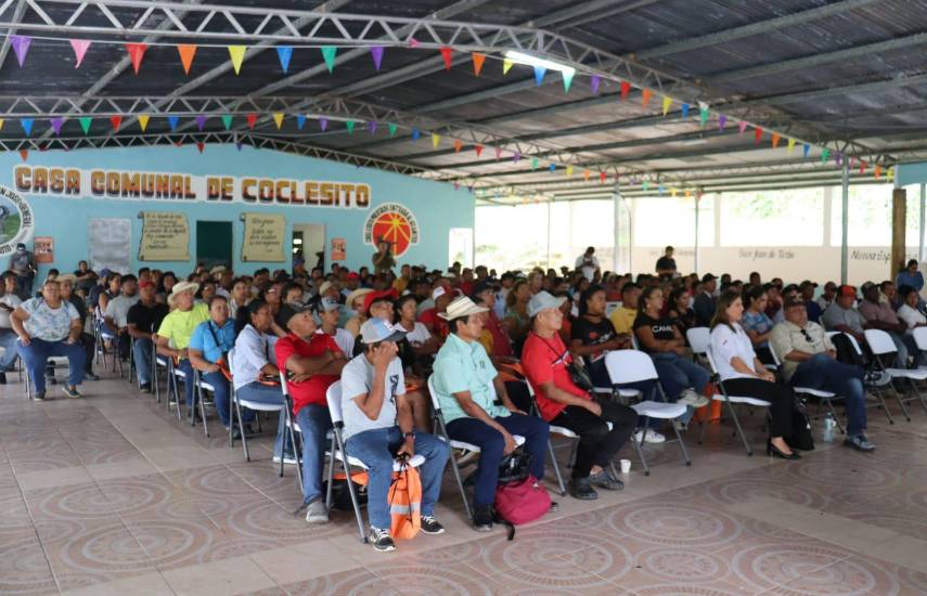 J.ANDRADE | Personas que participaron en la reunión.